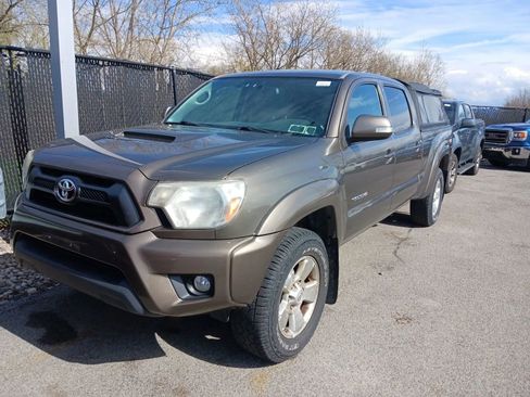 Used 2012 Toyota Tacoma 4x4 Double Cab w/ TRD Sport Pkg image 2