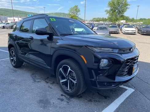 Used 2023 Chevrolet TrailBlazer RS w/ Technology Package AWD/4WD image 6