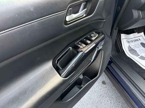 Used 2022 Nissan Pathfinder SV image 12