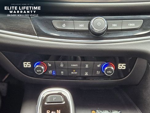 Used 2021 Buick Enclave Avenir w/ Avenir Technology Package FWD image 17