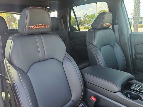 Used 2025 Honda Pilot TrailSport image 27