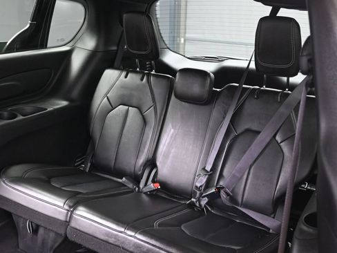 Used 2025 Chrysler Pacifica Select FWD image 29