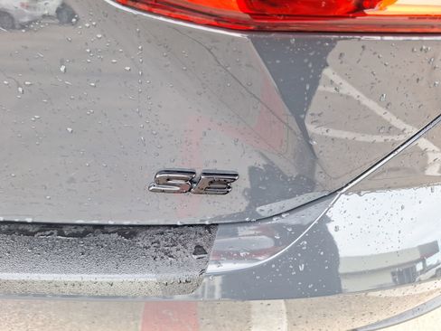 Used 2025 Toyota Camry SE image 12