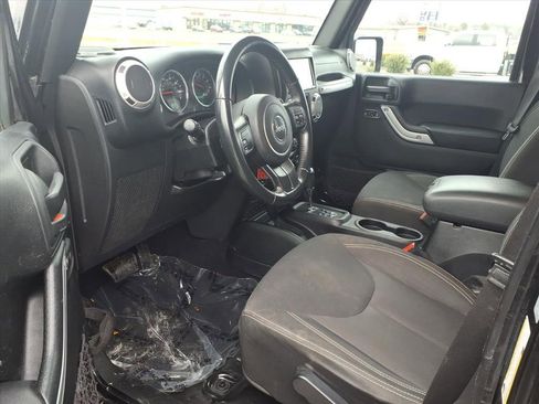 Used 2017 Jeep Wrangler Unlimited Sahara image 8