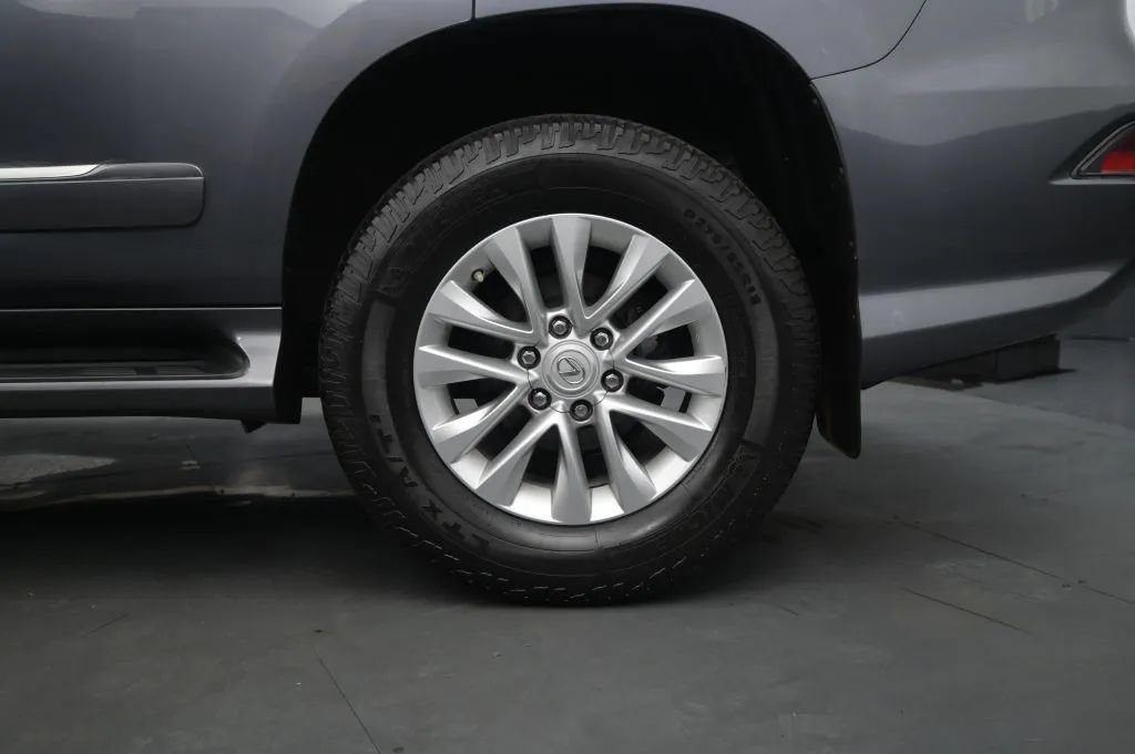 Used 2018 Lexus GX 460 Premium w/ Premium Package AWD/4WD image 14