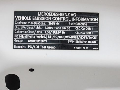 Used 2025 Mercedes-Benz GLC 300 4MATIC image 28