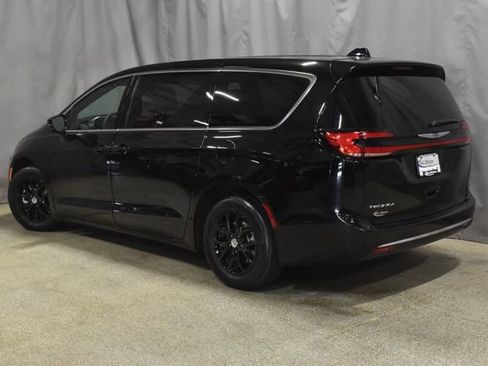 Certified 2025 Chrysler Pacifica Select image 7