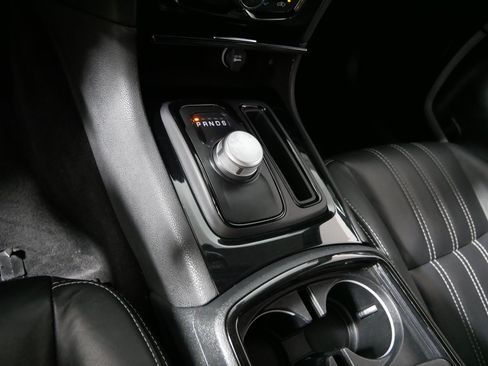 Used 2018 Chrysler 300 S AWD/4WD image 24