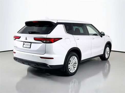 Used 2023 Mitsubishi Outlander ES image 5