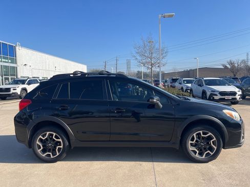 Used 2017 Subaru Crosstrek 2.0i Limited image 3