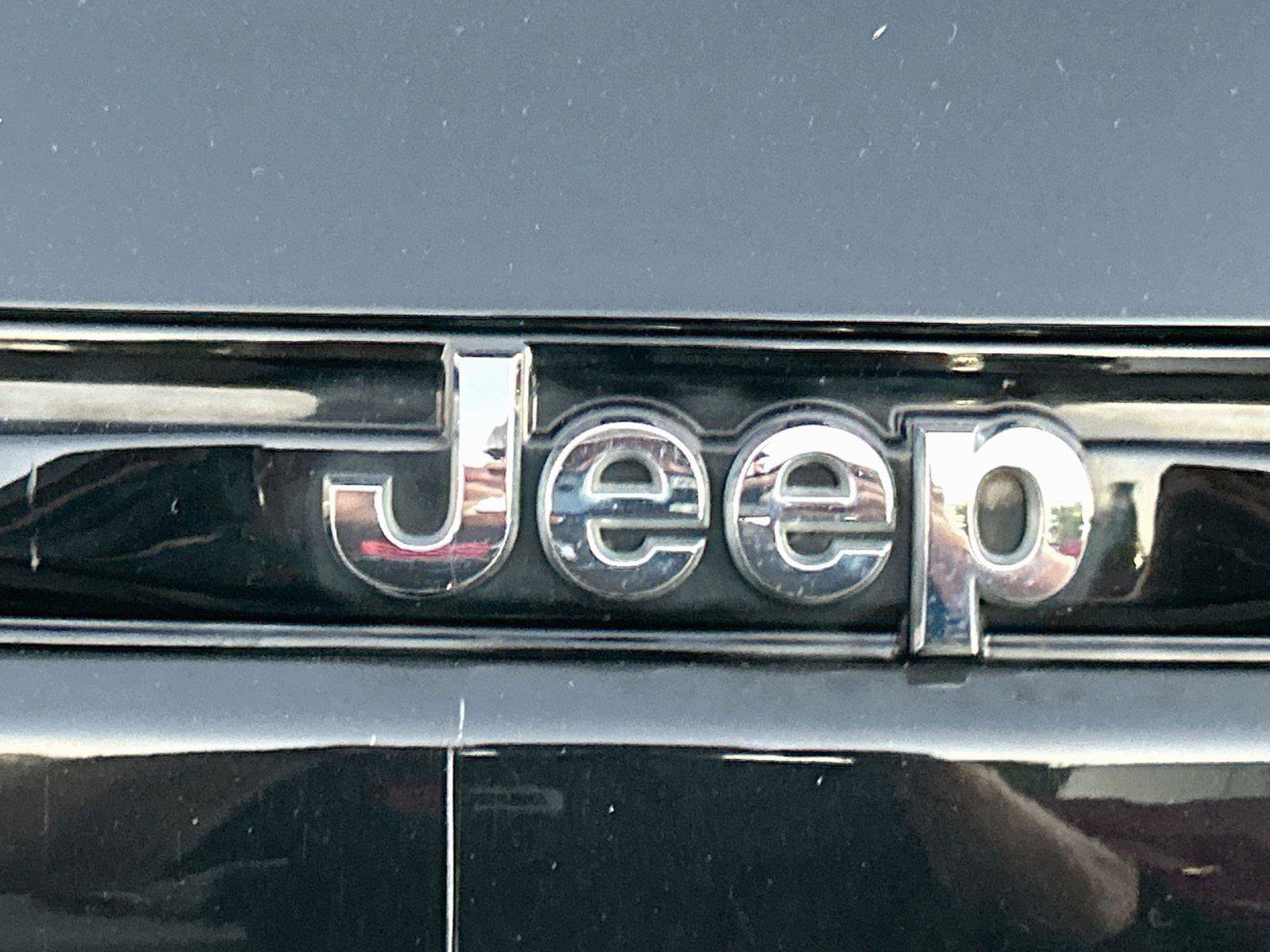 Used 2024 Jeep Grand Cherokee Laredo X w/ Trailer Tow Package AWD/4WD image 13