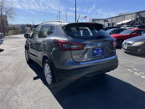 Used 2022 Nissan Rogue Sport SV w/ Technology Package image 5