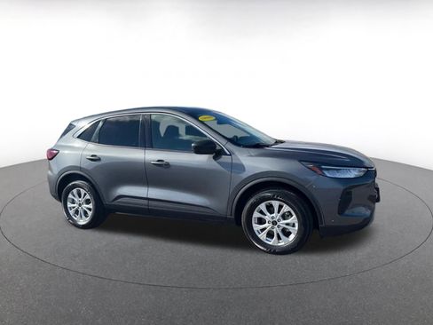 Used 2023 Ford Escape Active image 2