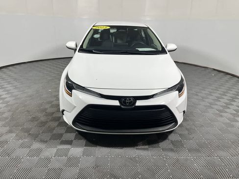 Used 2023 Toyota Corolla LE image 3