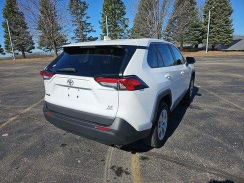 Used 2022 Toyota RAV4 LE image 6