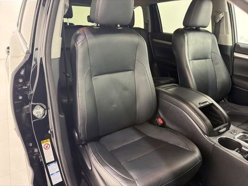Used 2016 Toyota Highlander XLE AWD/4WD image 21
