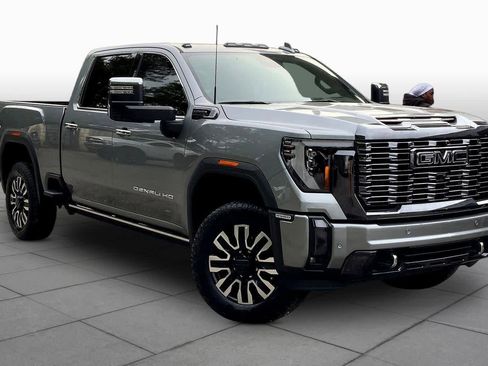 Used 2024 GMC Sierra 2500 Denali Ultimate AWD/4WD image 4