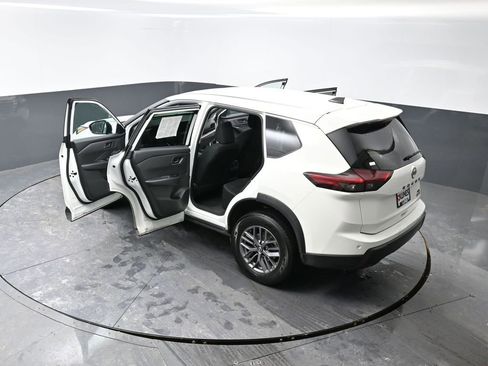 Used 2024 Nissan Rogue S image 58