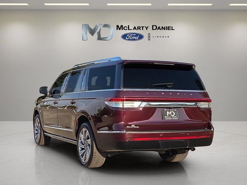 Used 2023 Lincoln Navigator L Reserve AWD/4WD image 4
