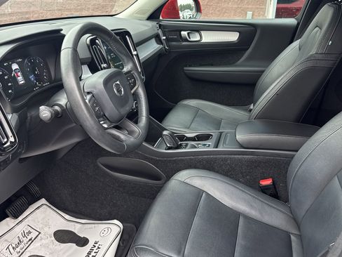 Used 2019 Volvo XC40 T5 Momentum image 11
