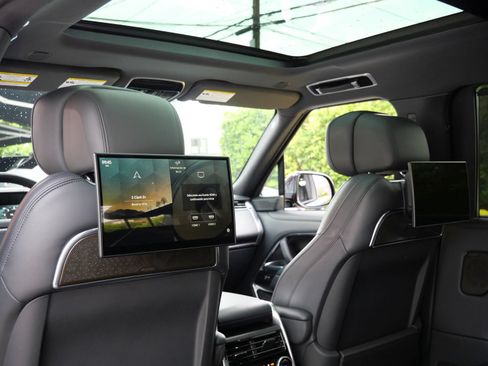 Used 2024 Land Rover Range Rover Long Wheelbase Autobiography AWD/4WD image 18