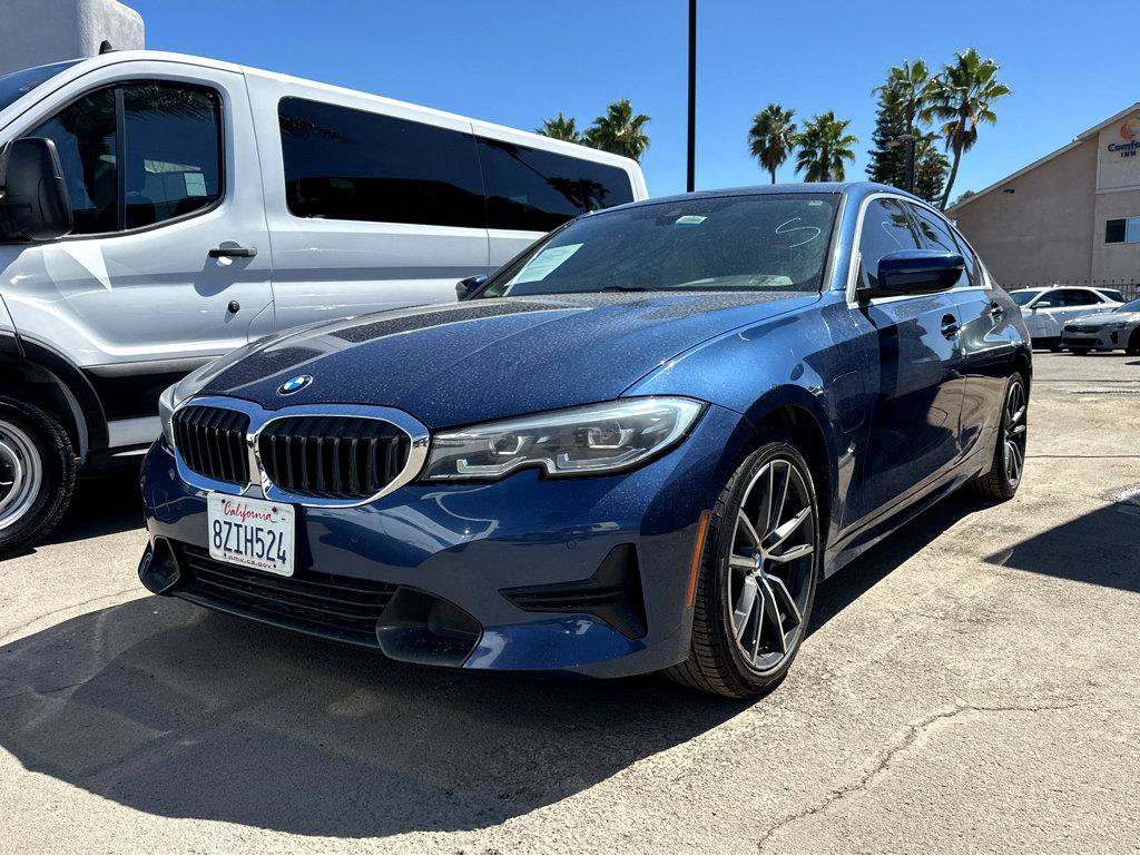 Used 2021 BMW 330e w/ Convenience Package RWD image 4