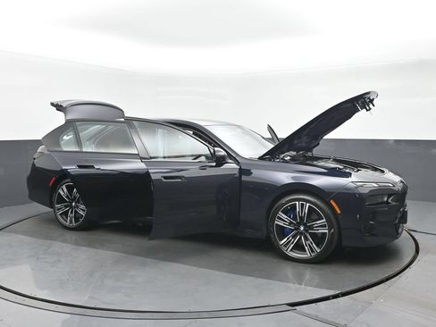 Used 2023 BMW 760i xDrive w/ Luxury Rear Seating Package AWD/4WD image 43