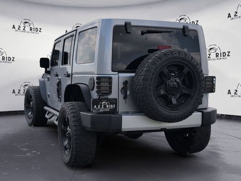 Used 2015 Jeep Wrangler Unlimited Sahara w/ Connectivity Group AWD/4WD image 6