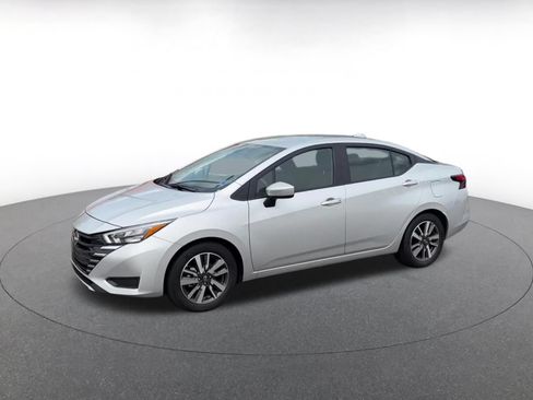 Used 2025 Nissan Versa SV FWD image 8