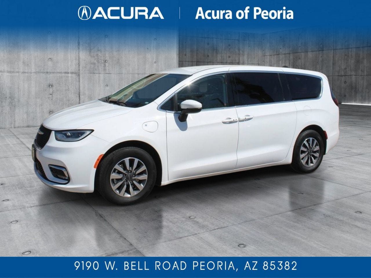 Used 2023 Chrysler Pacifica Touring-L FWD image 1