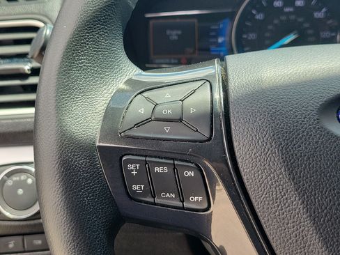 Used 2017 Ford Explorer XLT w/ Equipment Group 202A FWD image 25