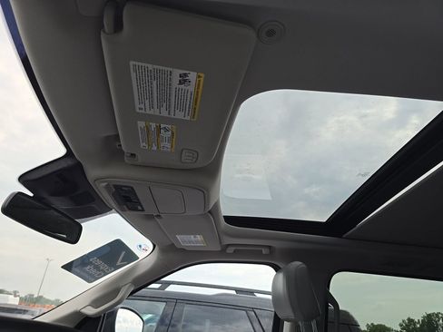 Used 2025 Ford Expedition Active AWD/4WD image 10