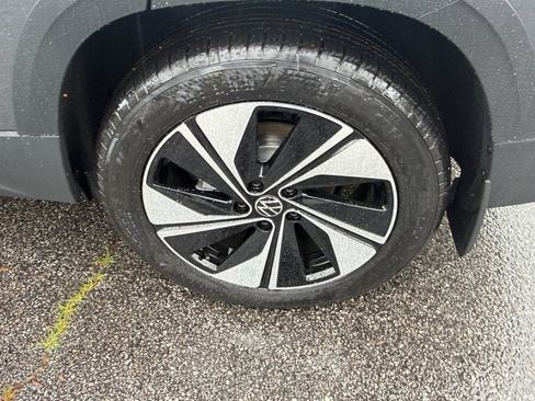 New 2026 Volkswagen Taos SE AWD/4WD image 22
