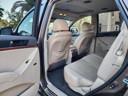 Used 2010 Hyundai Veracruz Limited w/ Navigation Pkg 3 image 26