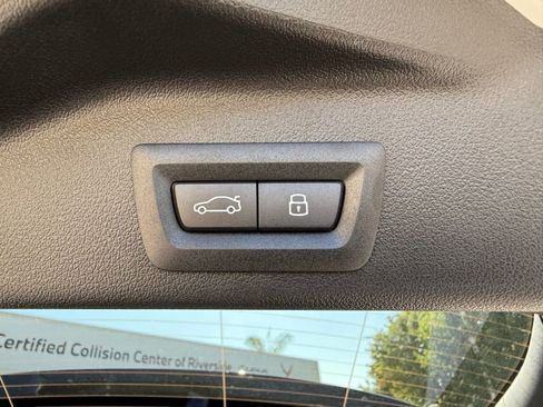 New 2026 BMW X5 sDrive40i image 17