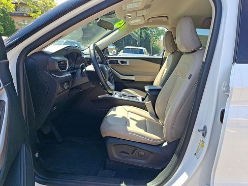 Used 2023 Ford Explorer XLT w/ Equipment Group 202A AWD/4WD image 40