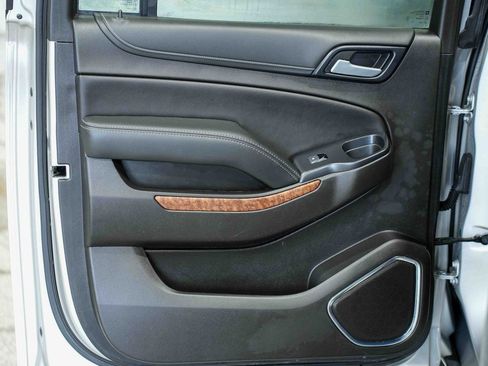 Used 2019 Chevrolet Suburban Premier image 19