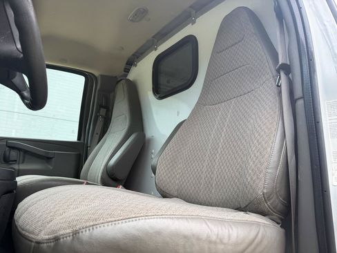 Used 2018 Chevrolet Express 2500 RWD image 10