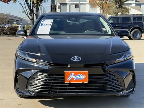 Used 2025 Toyota Camry LE image 8