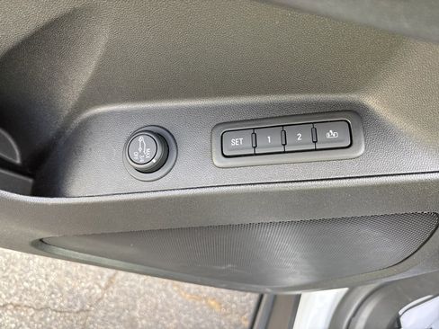 Used 2024 Chevrolet Equinox Premier image 16