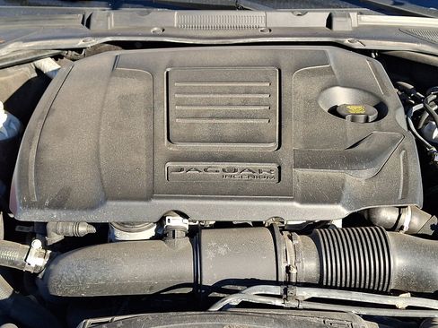 Used 2020 Jaguar XF Premium image 28