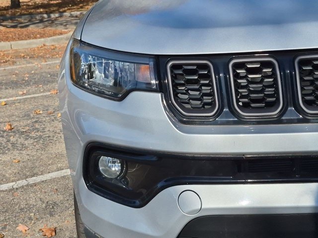 Used 2026 Jeep Compass Limited AWD/4WD image 9