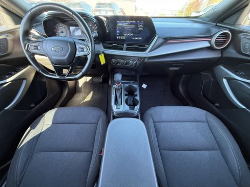 Used 2024 Chevrolet Trax RS w/ Sunroof Package image 12