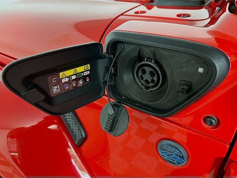 Used 2024 Jeep Wrangler Unlimited w/ Convenience Group AWD/4WD image 33