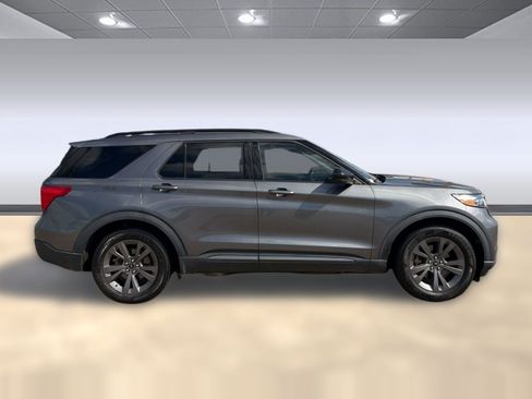 Used 2022 Ford Explorer XLT w/ Equipment Group 202A RWD image 8