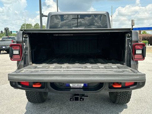 Used 2024 Jeep Gladiator Mojave AWD/4WD image 16