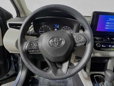 Used 2025 Toyota Corolla Cross L FWD image 18