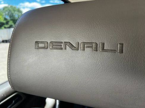 Used 2015 GMC Yukon XL Denali w/ Touring Package AWD/4WD image 17