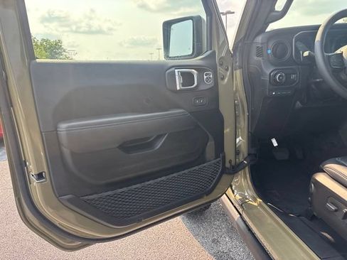 Used 2025 Jeep Wrangler Unlimited Rubicon 4xe AWD/4WD image 14