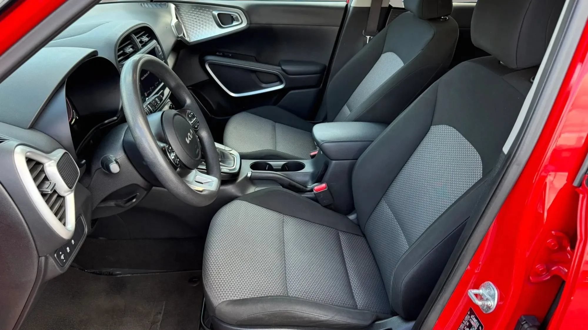 Used 2024 Kia Soul LX w/ LX Technology Package FWD image 15